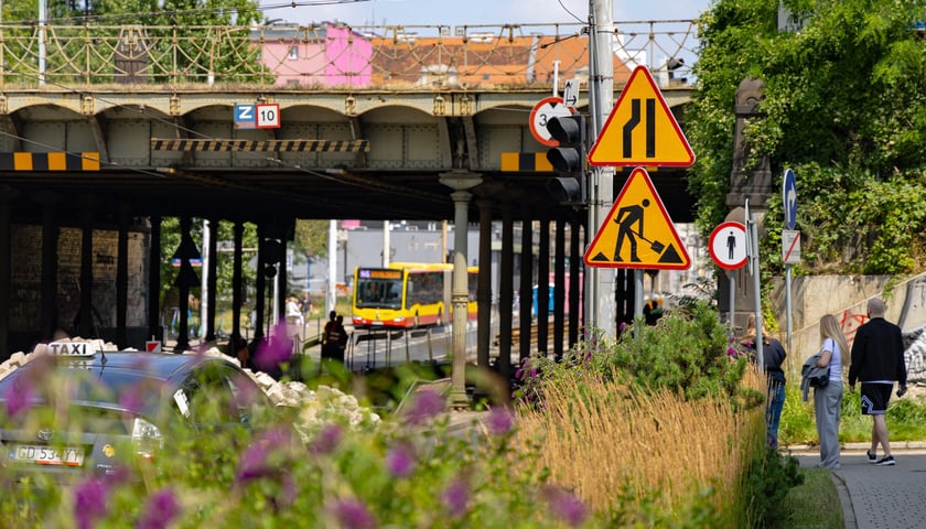 Powiększ obraz: Remont torowiska na ulicach Peronowej i Stawowej