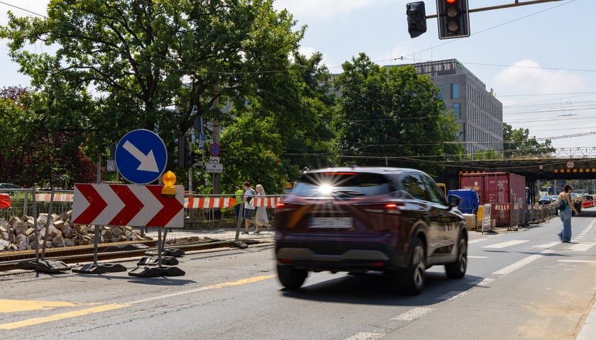 Powiększ obraz: Remont torowiska na ulicach Peronowej i Stawowej