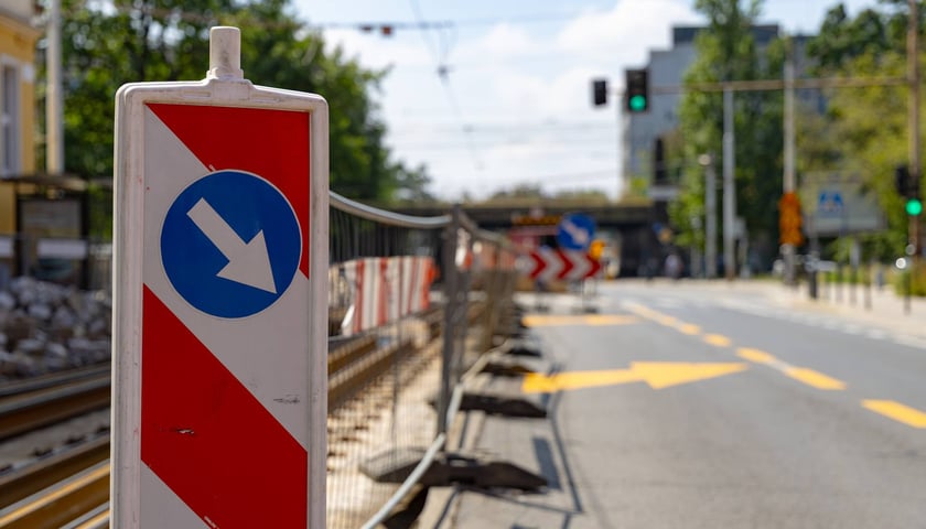 Powiększ obraz: Remont torowiska na ulicach Peronowej i Stawowej