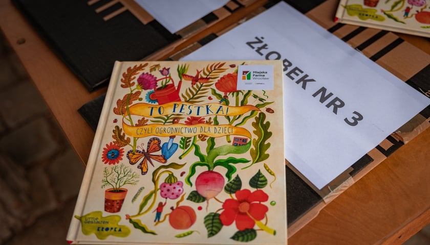 Farma Miejska Wrocław. Pierwsze tegoroczne zbiory trafiły do przedszkoli i żłobków