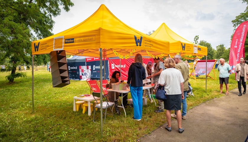 Powiększ obraz: Piknik "Wakacje z Wroclaw.pl" pod wzgórzem Gajowym