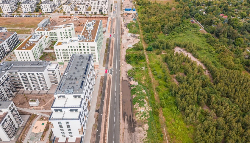 Powiększ obraz: Aleja Architektów jest już dłuższa o pół kilometra. Trwają prace wykończeniowe