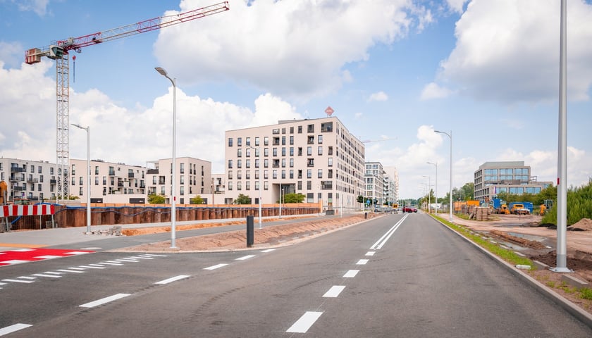 Powiększ obraz: Aleja Architektów jest już dłuższa o pół kilometra. Trwają prace wykończeniowe