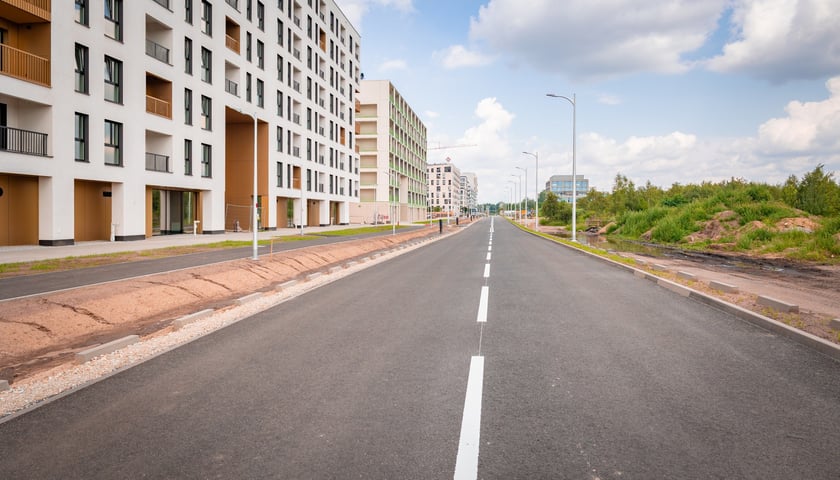 Powiększ obraz: Aleja Architektów jest już dłuższa o pół kilometra. Trwają prace wykończeniowe