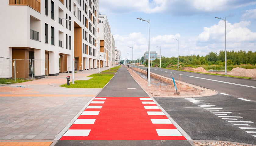 Powiększ obraz: Aleja Architektów jest już dłuższa o pół kilometra. Trwają prace wykończeniowe