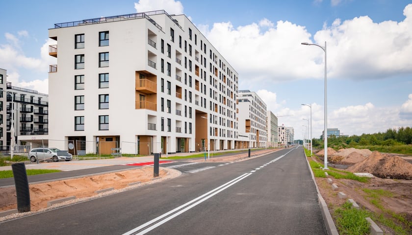Powiększ obraz: Aleja Architektów jest już dłuższa o pół kilometra. Trwają prace wykończeniowe
