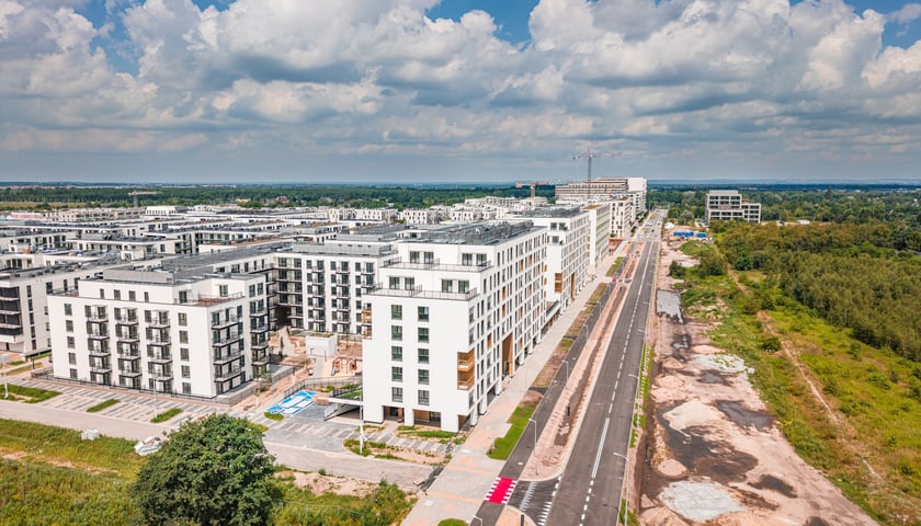 Powiększ obraz: Aleja Architektów jest już dłuższa o pół kilometra. Trwają prace wykończeniowe