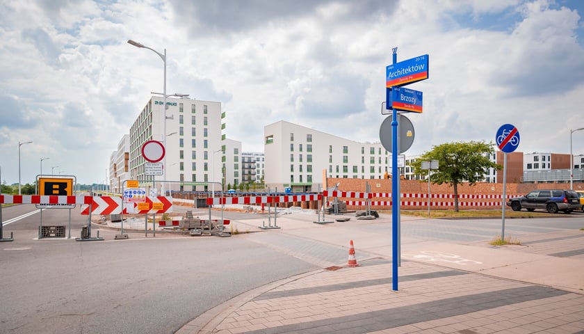 Powiększ obraz: Aleja Architektów jest już dłuższa o pół kilometra. Trwają prace wykończeniowe