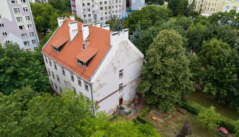 Powiększ obraz: Przedszkole Domek Krasnoludków przed remontem, 21 lipca 2026