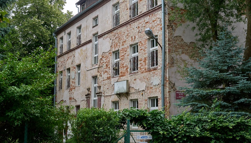 Powiększ obraz: Przedszkole Domek Krasnoludków przed remontem, 21 lipca 2026