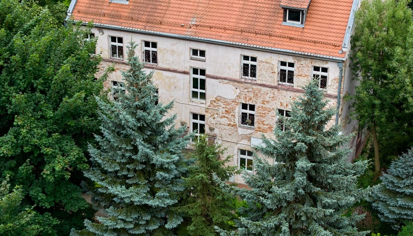 Powiększ obraz: Przedszkole Domek Krasnoludków przed remontem, 21 lipca 2026