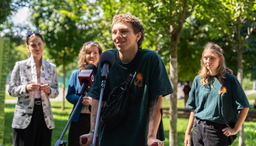 Powiększ obraz: Ruslan Perehudov, student psychologii Uniwersytetu Wrocławskiego i streetworker realizujący projekt