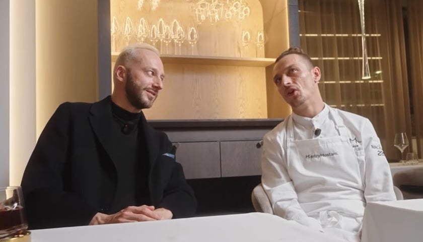 Powiększ obraz: <p>Per Meurling z Łukaszem Budzikiem, szefem restauracji Most</p>