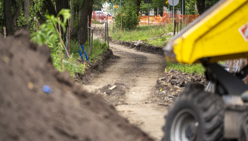 Powiększ obraz: Budowa drogi rowerowej wzdłuż ulicy Ołtaszyńskiej we Wrocławiu i Radosnej w Wysokiej