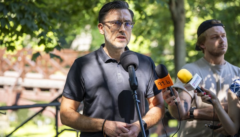 Powiększ obraz: Robert Bednarski, dyrektor ds. SmartCity z Wydziału Promocji Miasta i Turystyki Urzędu Miejskiego Wrocławia