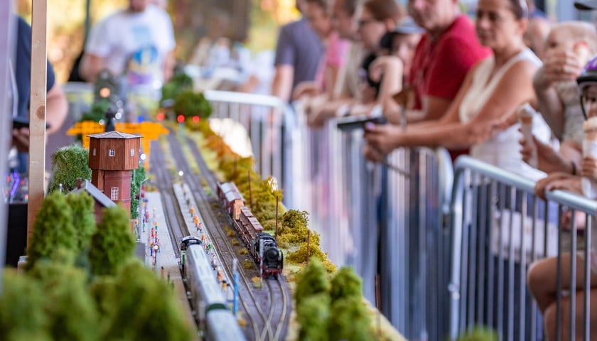 Powiększ obraz: Lato na Pergoli, kolejowa makieta. Wrocław, 29.08.2026