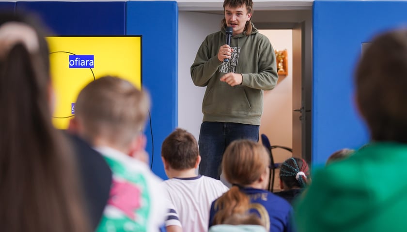 Powiększ obraz: Autobus Wsparcia w Szkole Podstawowej nr 30 we Wrocławiu
