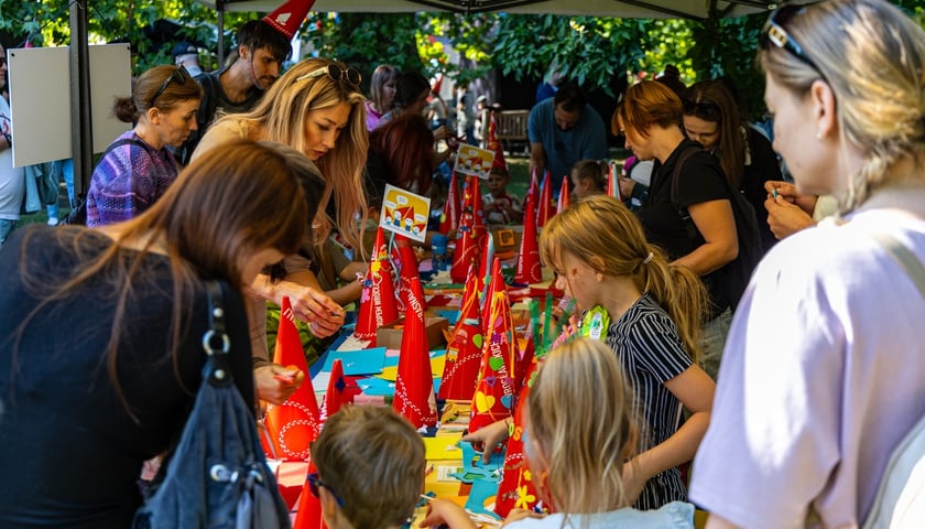 Powiększ obraz: Drugi dzień Wrocławskiego Festiwalu Krasnoludków