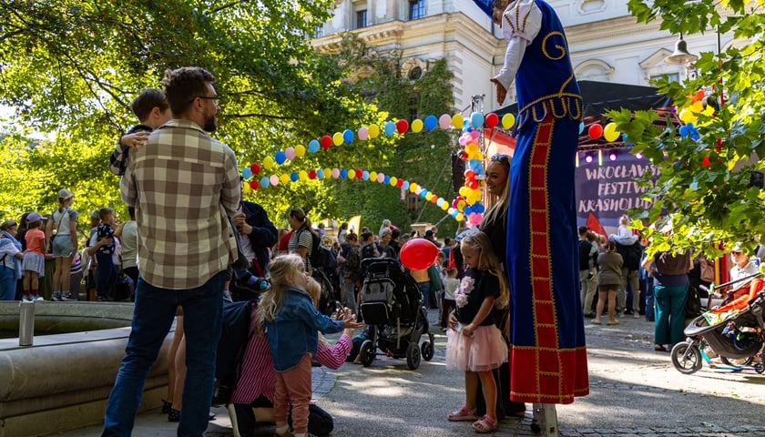 Powiększ obraz: Drugi dzień Wrocławskiego Festiwalu Krasnoludków