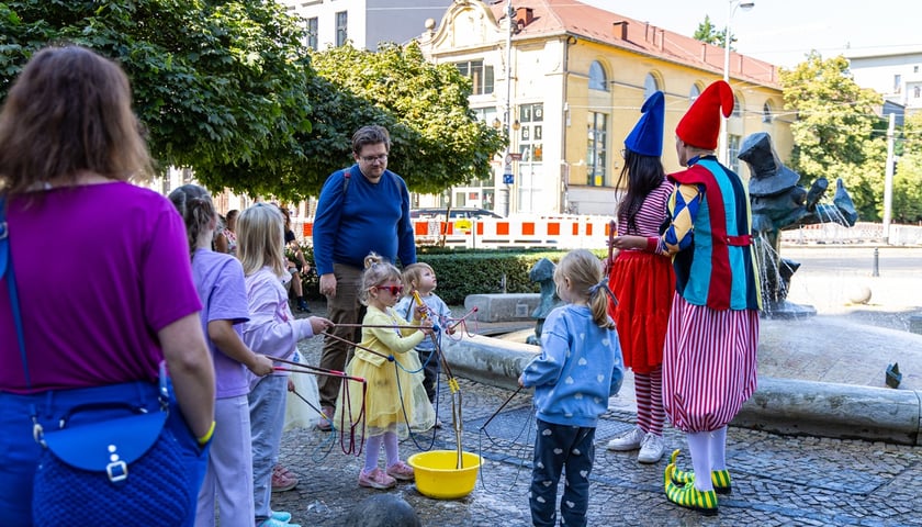 Powiększ obraz: Drugi dzień Wrocławskiego Festiwalu Krasnoludków