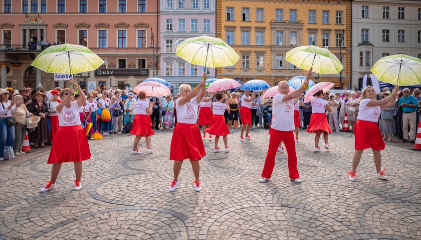 Marsz Kapeluszy - Dni Seniora 2026 we Wrocławiu. Pokazy na pl. Solnym