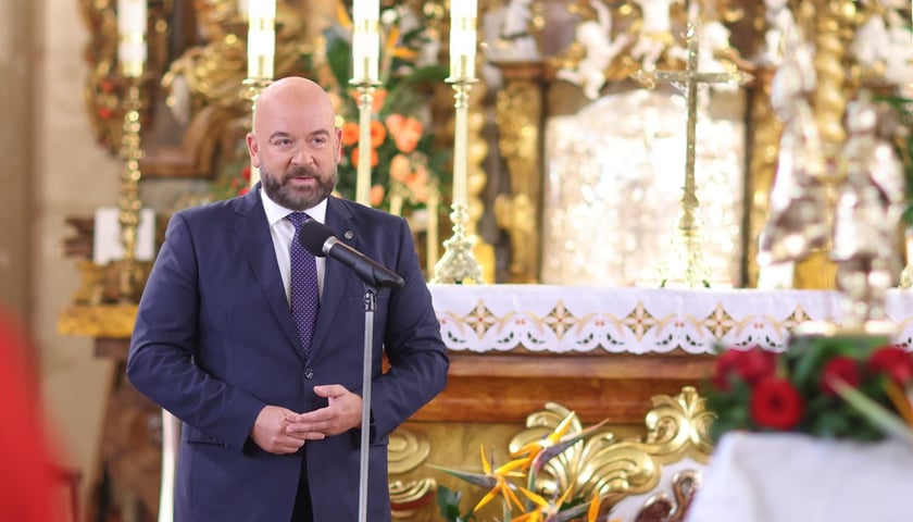 Powiększ obraz: <p>Uroczysta msza święta w kościele św. Maurycego 20 września</p>