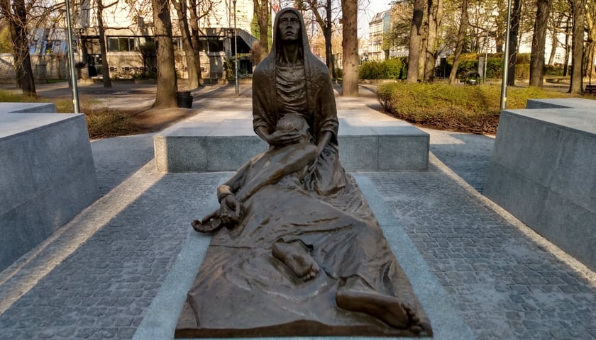 Powiększ obraz: Pieta Katyńska w parku Słowackiego