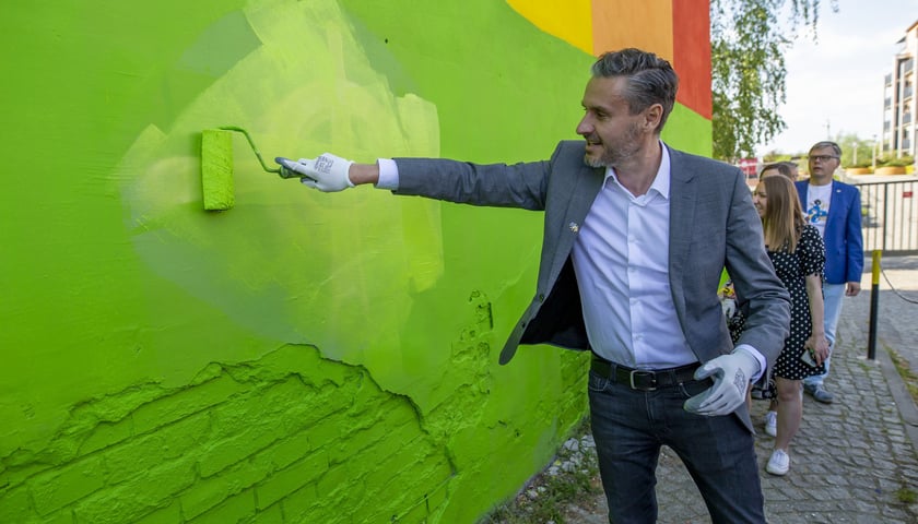 Powiększ obraz: Na zdjęciu Bartłomiej Ciążyński, wiceprzewodniczący Rady Miejskiej Wrocławia
