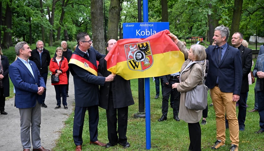 Uroczystość nadania imienia Andrzeja Kobla skwerowi w Leśnicy