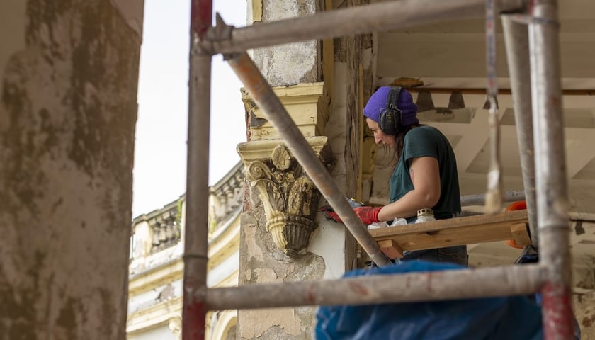 Bastion Sakwowy przechodzi gruntowną renowację. Na budowie trwają intensywne prace