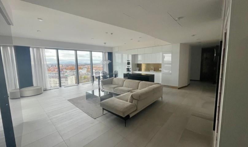 Penthouse w Sky Tower. Cena: 3 950 000 zł. Powierzchnia: 120 m2