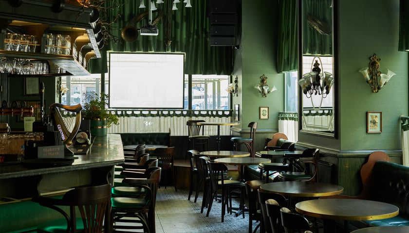 Powiększ obraz: Pub Guinness we Wrocławiu na pl. Solnym. Tu zasmakujesz irlandzkiego piwa!