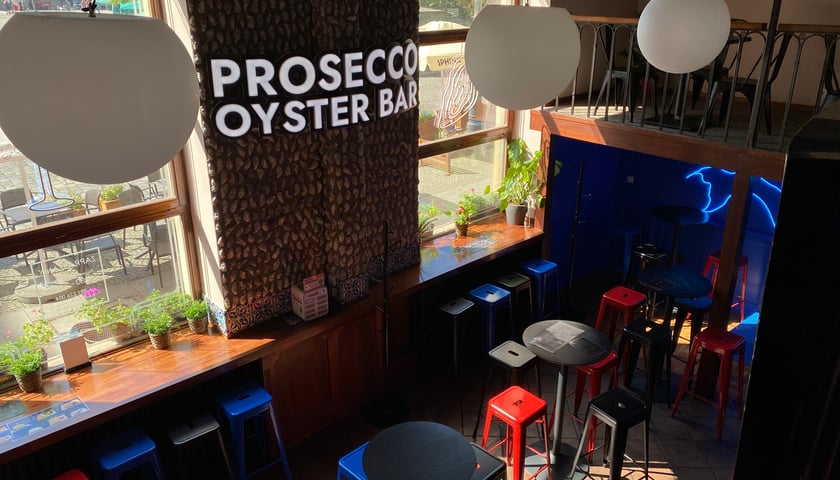 Powiększ obraz: Prosecco Oyster bar, czyli bar we Wrocławiu na pl. Solnym podający prosecco