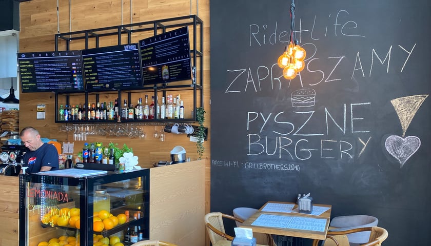 Powiększ obraz: Grill Brothers burgery we Wrocławiu na pl. Solnym