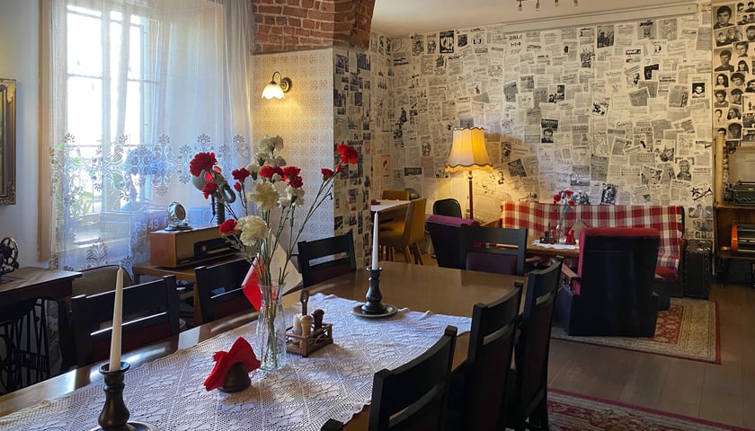 Powiększ obraz: Konspira, czyli podziemna restauracja na pl. Solnym we Wrocławiu