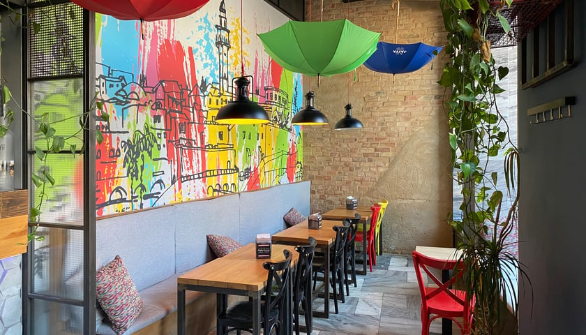 Powiększ obraz: Izraelska restauracja Jaffa Bar&Market przy placu Solnym we Wrocławiu