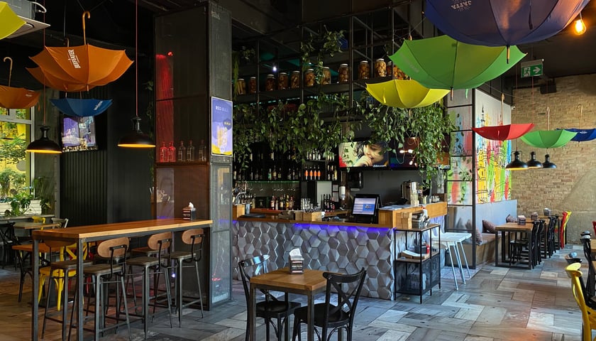 Powiększ obraz: Izraelska restauracja Jaffa Bar&Market przy placu Solnym we Wrocławiu