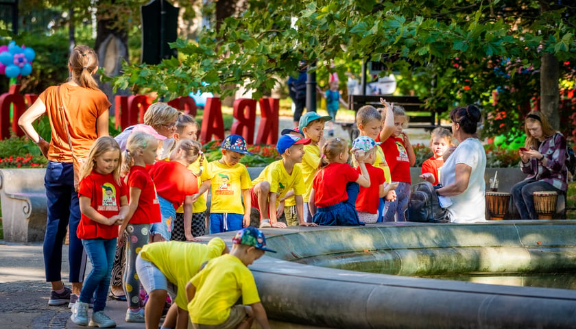 Wrocławski Festiwal Krasnoludków, to impreza dla całych rodzin. Wśród głównych atrakcji zaplanowano spektakle, warsztaty i zabawy dla najmłodszych