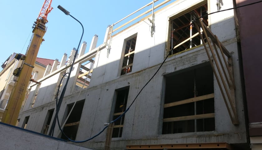Trwa budowa budynku mieszkalno-usługowego przy ul. Igielnej