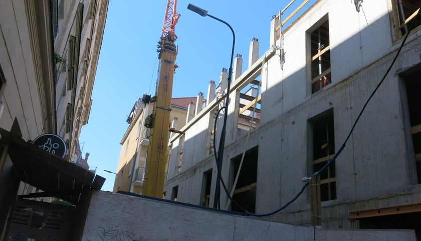 Trwa budowa budynku mieszkalno-usługowego przy ul. Igielnej