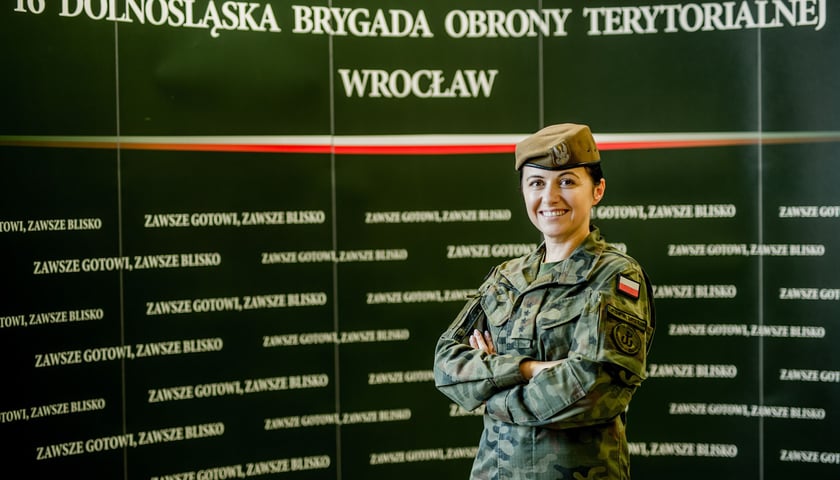 Powiększ obraz: major Renata Mycio, oficer prasowy 16. Dolnośląskiej Brygady Obrony Terytorialnej