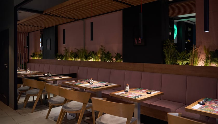 Powiększ obraz: W Sushi Corner zjemy kolorowe rolki na bazie ryżu i ryby.