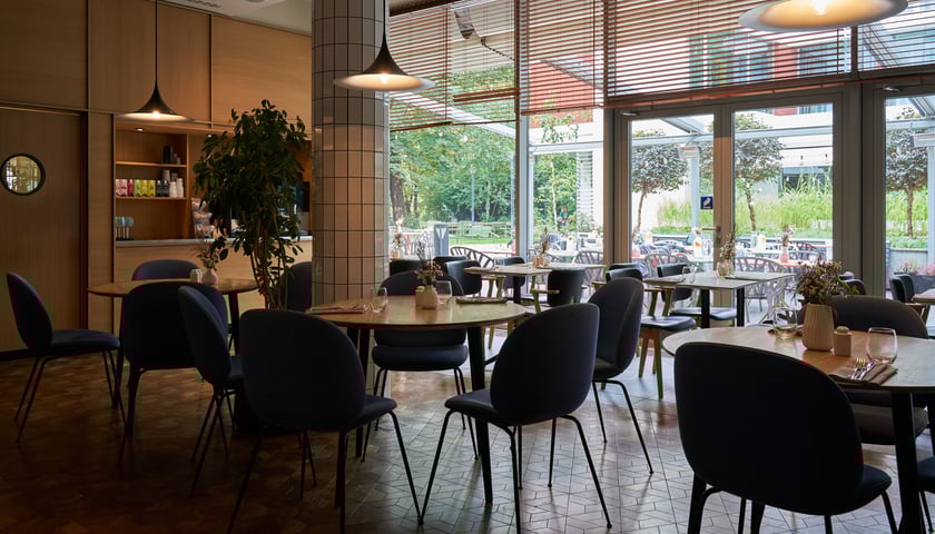 Powiększ obraz: Restauracja HINT Food & Drinks na ul. Włodkowica to stylowe, hotelowe bistro.