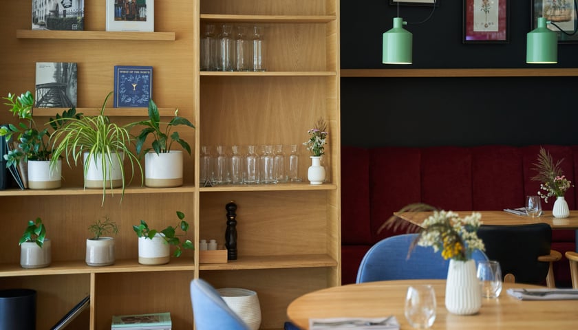 Powiększ obraz: Restauracja HINT Food & Drinks na ul. Włodkowica to stylowe, hotelowe bistro.