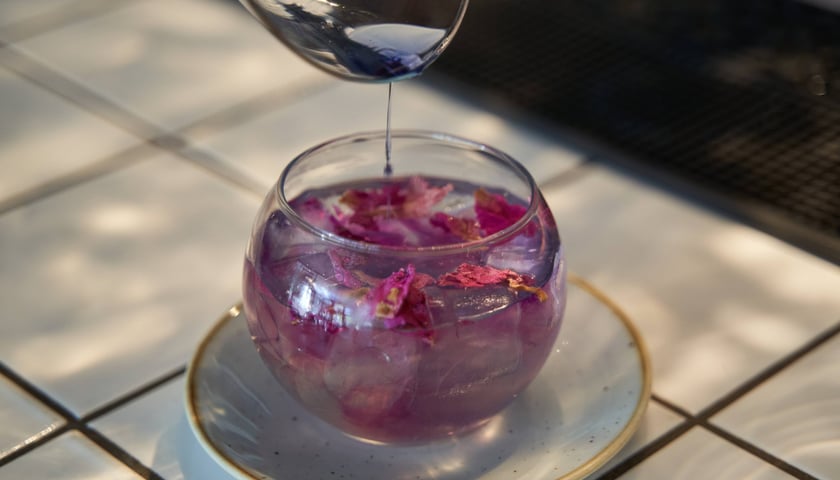 Powiększ obraz: Restauracja HINT Food & Drinks na ul. Włodkowica to stylowe, hotelowe bistro.