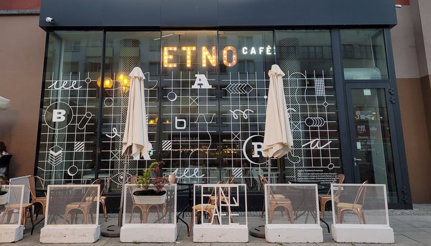 Powiększ obraz: Barbara to przestrzeń kulturalna, gdzie odbywają się różne wydarzenia. Można się tu też napić kawy z Etno Cafe.