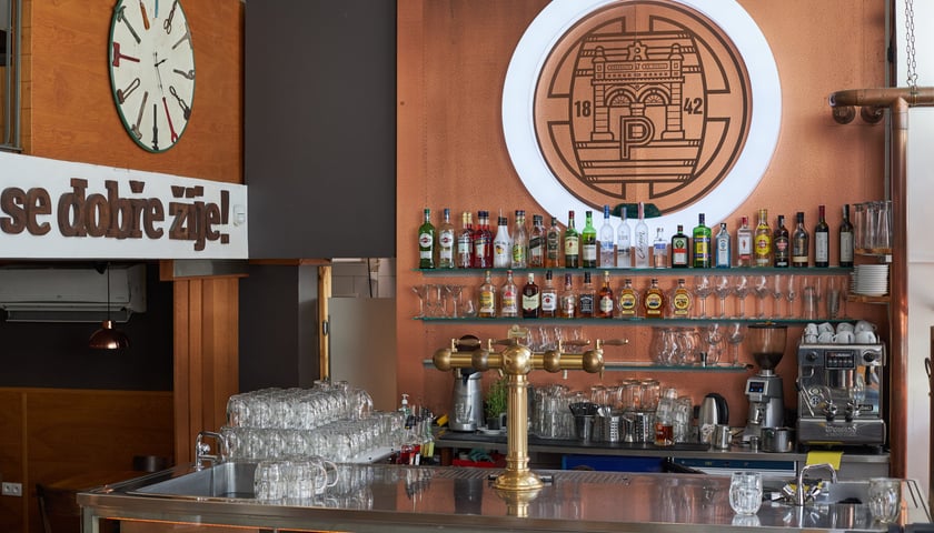 Powiększ obraz: Restauracja Česká to lokal, gdzie zjesz knedliki i wypijesz czeskie piwo.