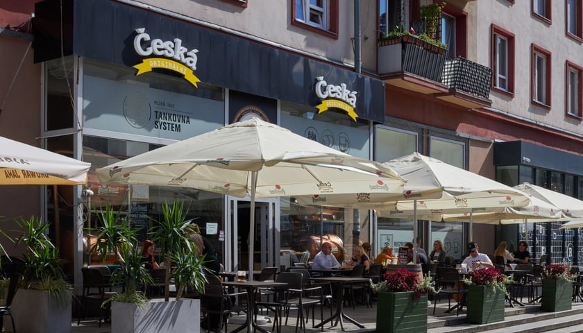 Powiększ obraz: Restauracja Česká to lokal, gdzie zjesz knedliki i wypijesz czeskie piwo.