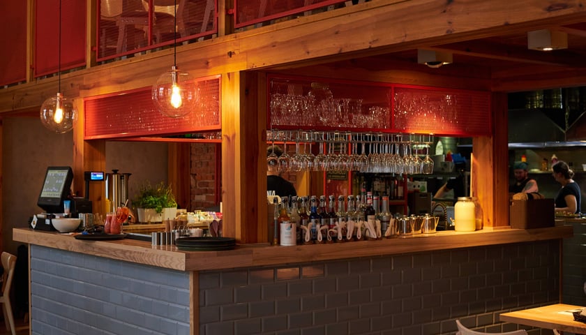 Powiększ obraz: Bistro Cegielnia to jedna z restauracji znajdujących się przy ul. Świdnickiej.