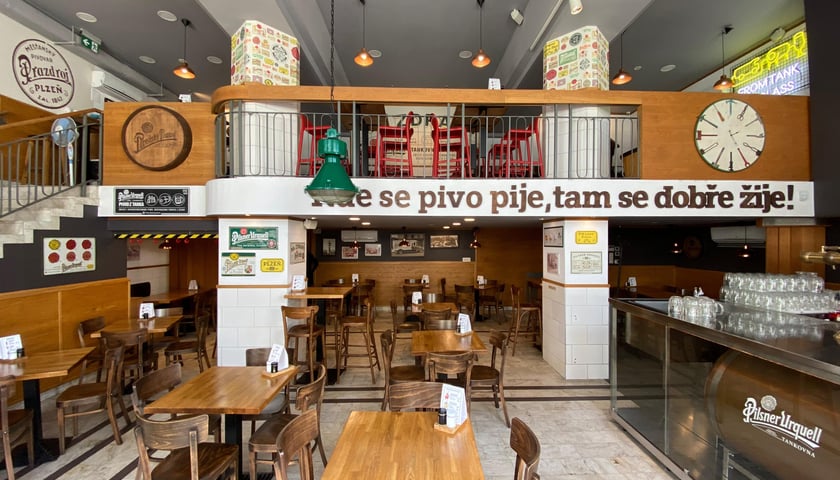 Powiększ obraz: Restauracja Česká to lokal, gdzie zjesz knedliki i wypijesz czeskie piwo.